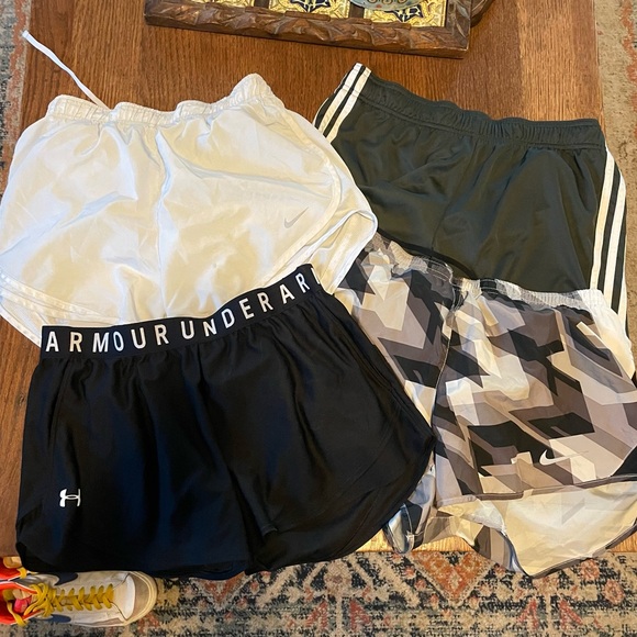 Ladies size Medium shorts, set of 4 - Picture 2 of 2